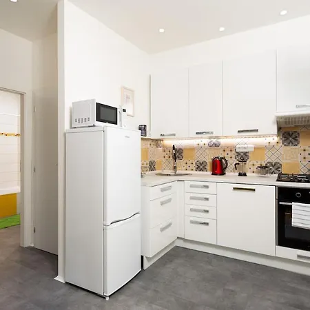 Appartamento Sunlit Riverside In Podoli *